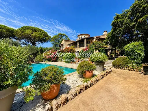 Villa 5 pièces 209 m²
