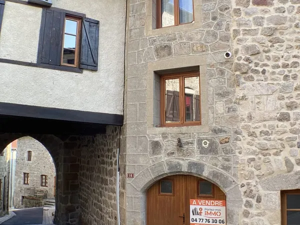 Maison de caractère au coeur des fortifications de Saint-Pal-de