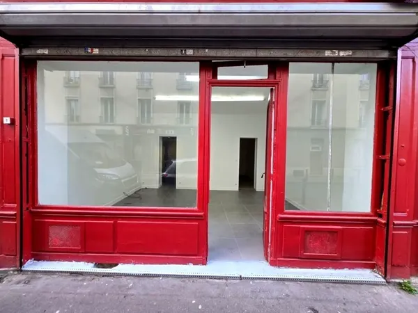 Local commercial 59 m2 avec vitrine + cave 22 m2 - Aubervill