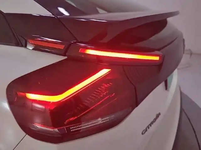 Citroën C4 puretech 130 s&amp;s eat8 — photo 17