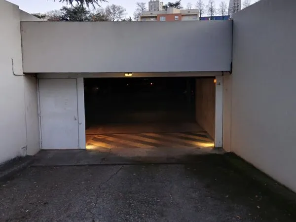 Garage sécurisé Cours Sablon
