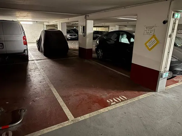 Parking 12 m²