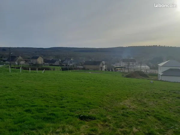 Terrain constructible viabilisé 833 m2 Lalacelle