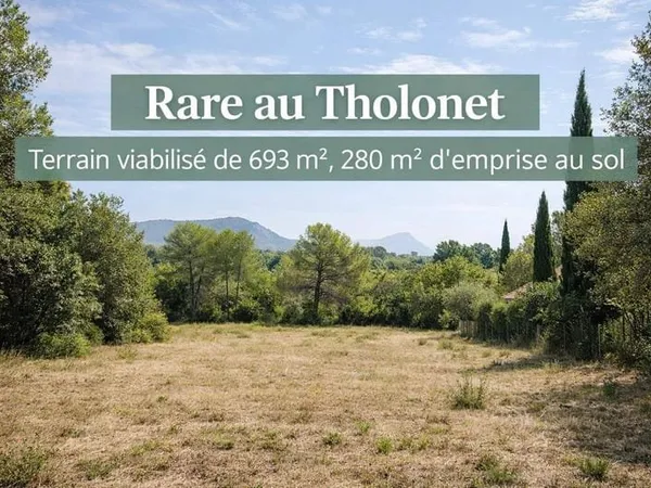 Terrain constructible 693 m²