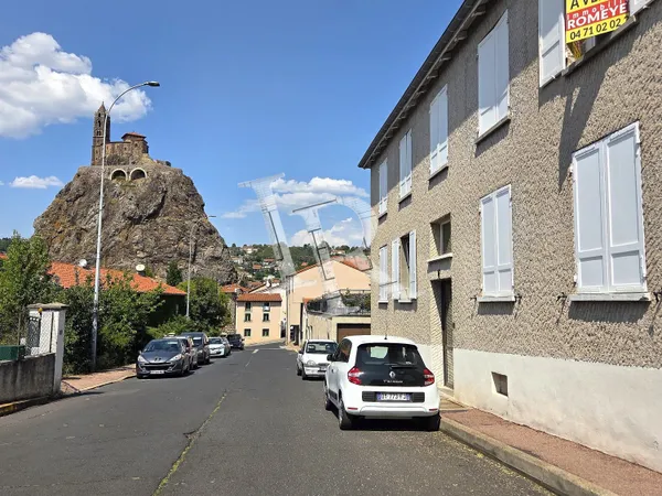 Appartement T3 en dernier etage LE PUY/AIGUILHE