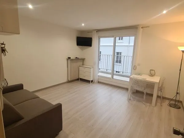 VINCENNES - STUDIO 27 m² + BALCON 7 m² - PROCHE CHÂTEAU