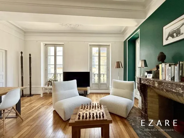 BEL APPARTEMENT AVEC CACHET DE L'ANCIEN - PREFECTURE/NOTRE DAME