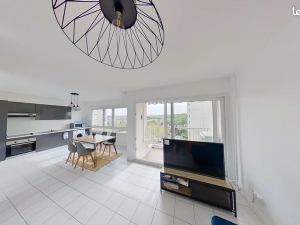Chambre 6 pièces 107 m²