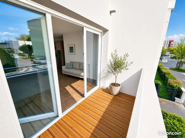 Particulier Vend - Bel Appartement très propre de 3 pièces au 1er étage d'une résidence récente de 2