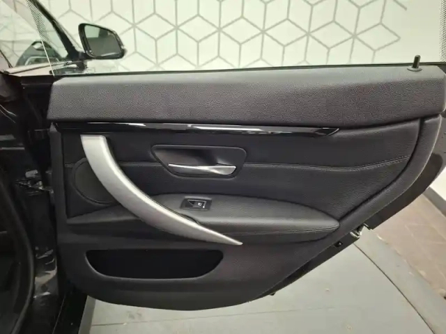 Bmw Serie 4 gran coupé 418d 150 ch bva8 — photo 17