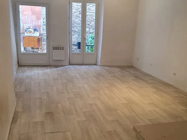 Appartement T3 - 63m2 - balcon - 1/2 étage