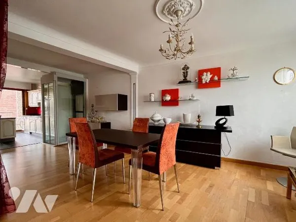Appartement 8 pièces 157 m²