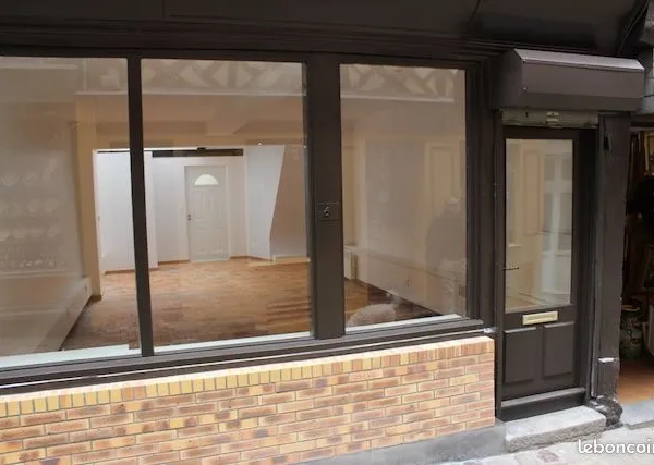 Local 37 m² avec verrière - rue piétonne, carré des arts Honfleur