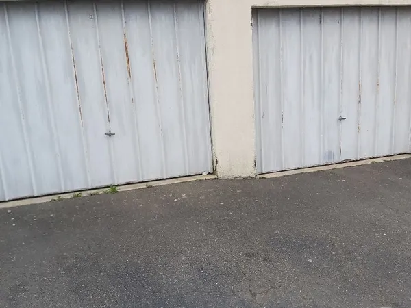 Parking box ferme