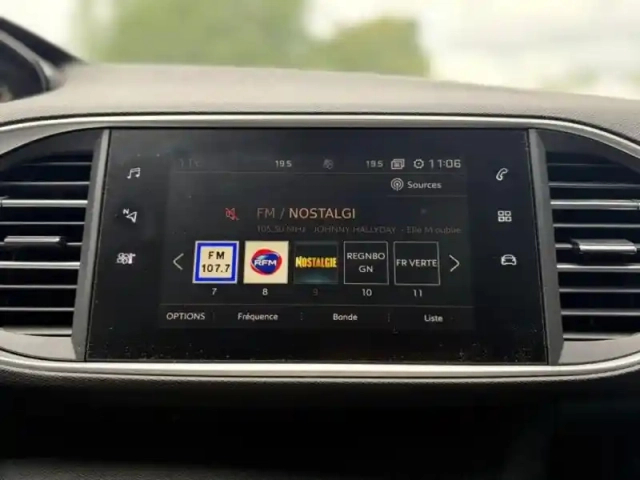 Peugeot 308 sw 1.2 puretech 130ch e6.c s&amp;s allure eat8 — photo 11