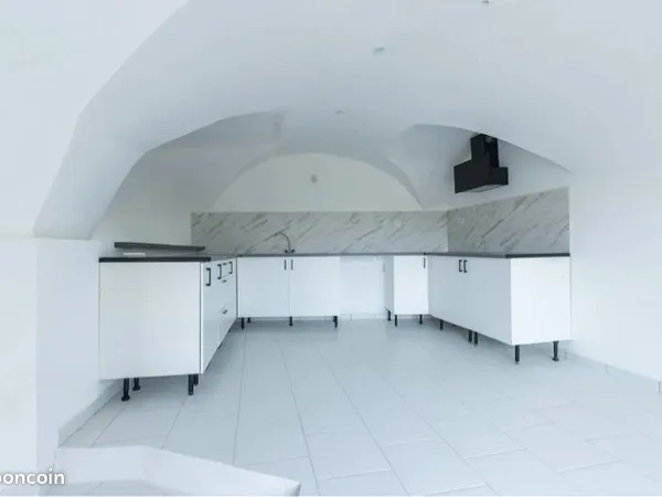 Maison de village de 80 m 2 avec terrasse et jardin