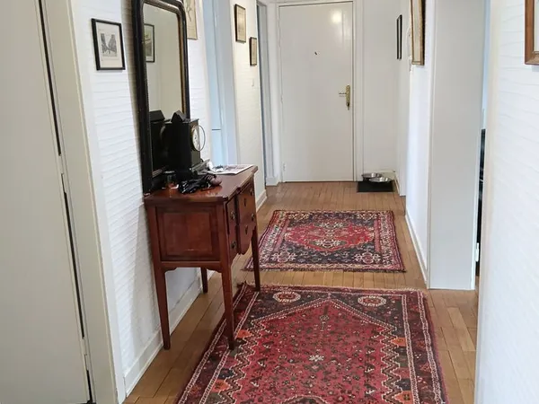 Appartement F 3/4 en RdC sur-élevé avec garage