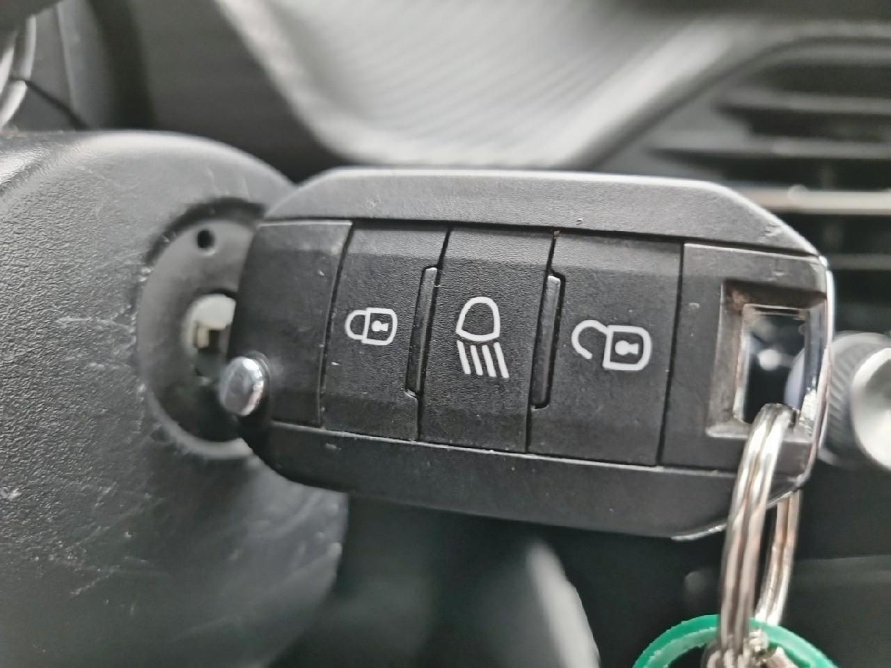 Peugeot 2008 hybrid 145 e-dcs6 style — photo 20