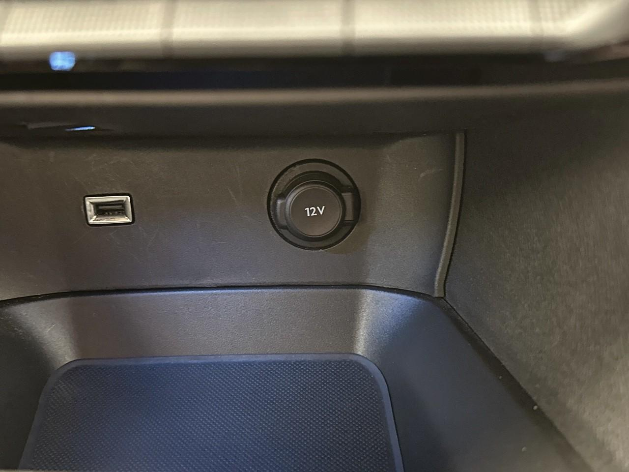 Peugeot 3008 puretech 130ch s&s eat8 allure pack — photo 30