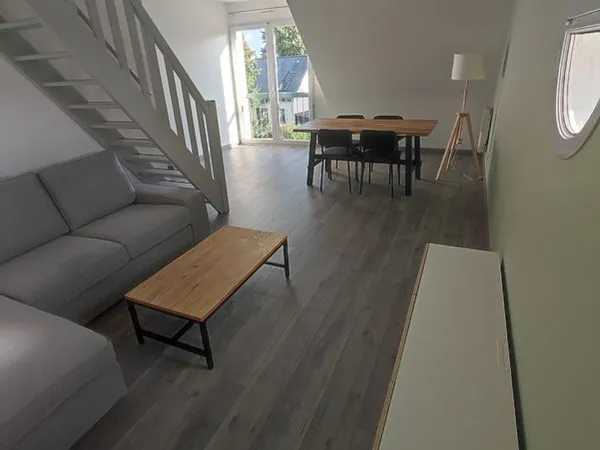 Duplex meublé T3 66m² - mezzanine - centre-bourg - cave et parking