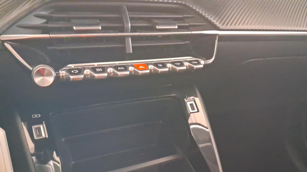 Peugeot 208 PureTech 100 S&amp;S EAT8 — photo 27