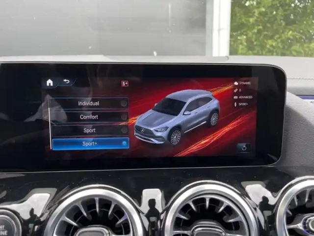 Mercedes Gla amg 35 4matic — photo 16