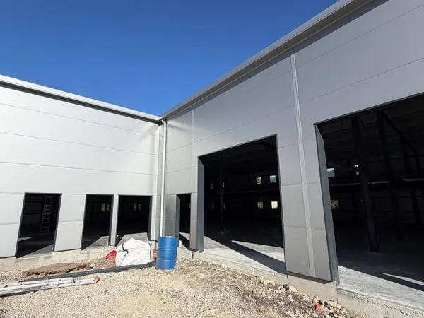 Local commercial 550 m²
