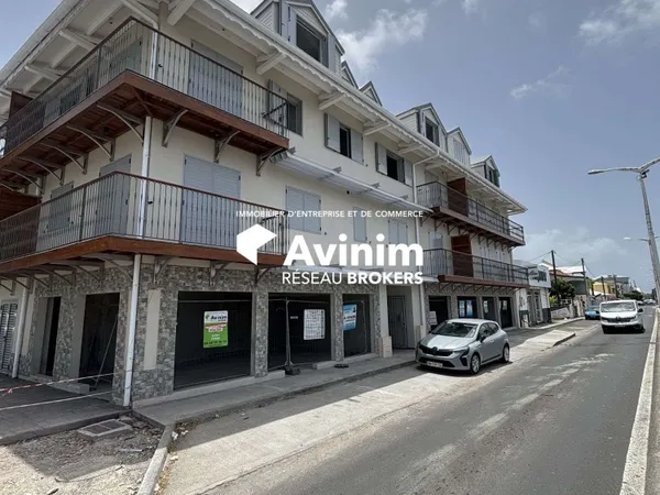 Loue local 83m² grande visibilité axe N°1 St Anne
