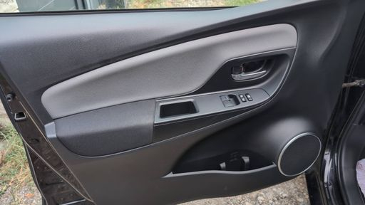 Toyota Yaris 1.5 VVT-i 100h E-CVT - Dynamic Business – 2017 – 106499 km – Hybride essence – Boîte Automatique — photo 24