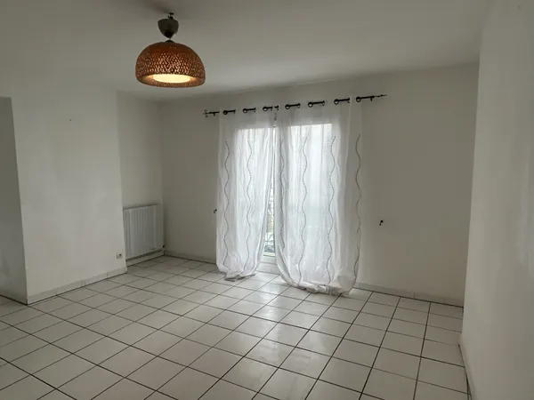 CARCASSONNE - T3 - 84 M2 - STATIONNEMENT