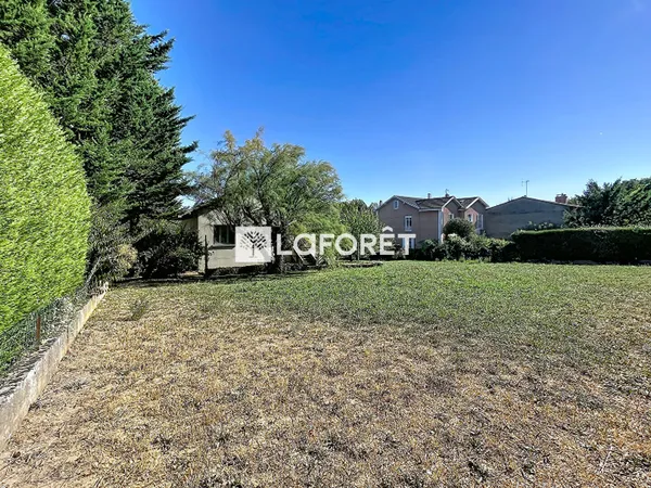 Terrain 1706 m²