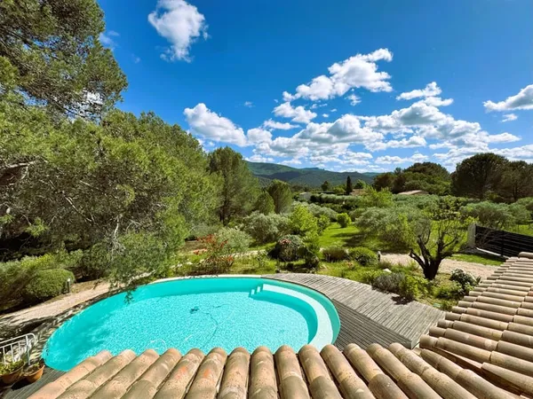 Superbe Villa T8 Dominante : entre Calme et Nature