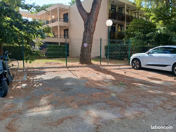 Place de parking sécurisée à Mandelieu quartier Cottage
