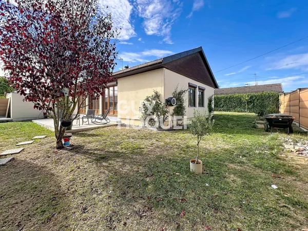 Maison de plain pied avec garage à vendre de 5 pièces de 103 m²