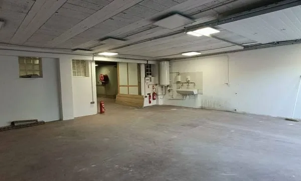 Entrepôt 115 m²