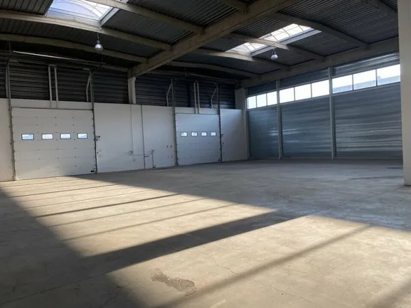 Entrepôt 1000 m²