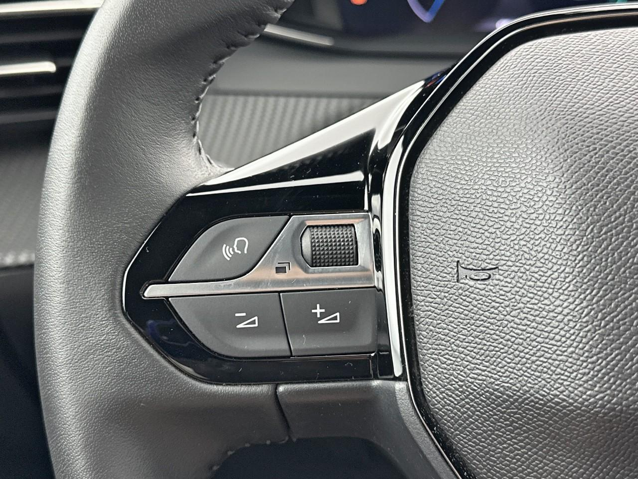 Peugeot 2008 electrique 54 kwh 156 ch allure — photo 20