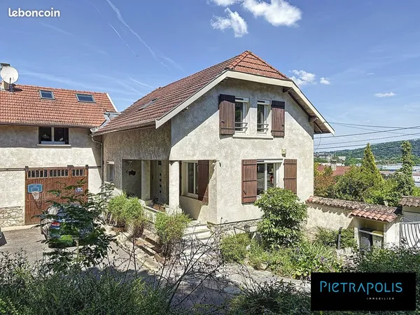 Maison 6 pièces 205 m²