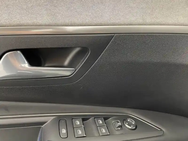 Peugeot 3008 hybrid4 300 e-eat8 — photo 34