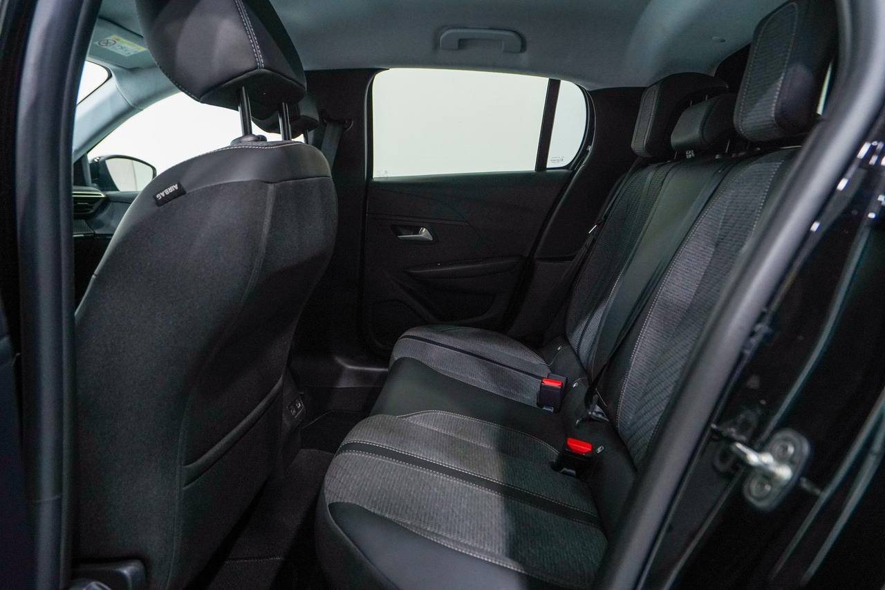 Peugeot 208 — photo 32