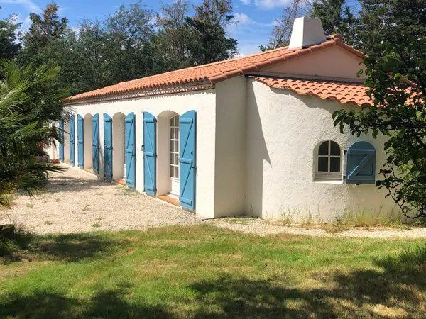Maison de charme rénovée et grand terrain à deux pas de la mer