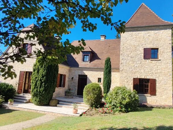 Périgourdine en pierres, 190 M2, 400 000 €.