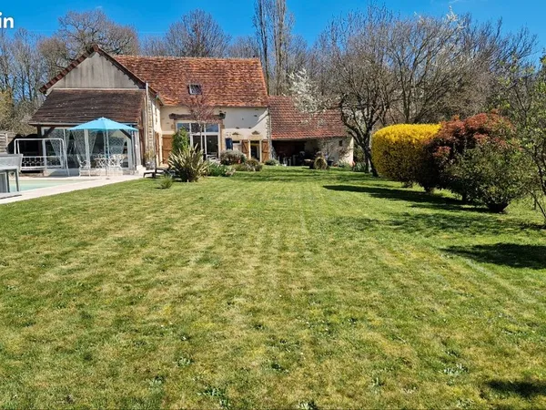 Maison de caractère au calme avec piscine