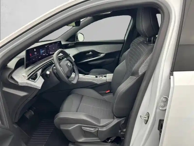 Peugeot 5008 hybrid 136 e-dcs6 — photo 11