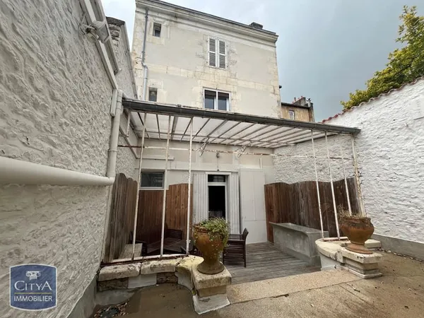 Bien immobilier de rendement Vente Poitiers 1p 284m² 685000€