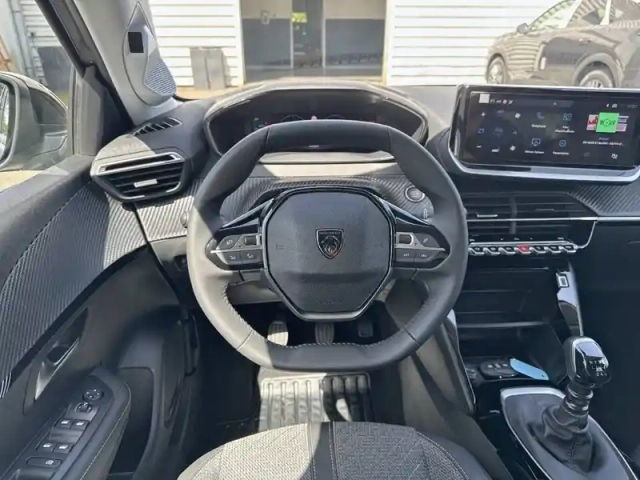 Peugeot 208 turbo 100 ch bvm6 — photo 9