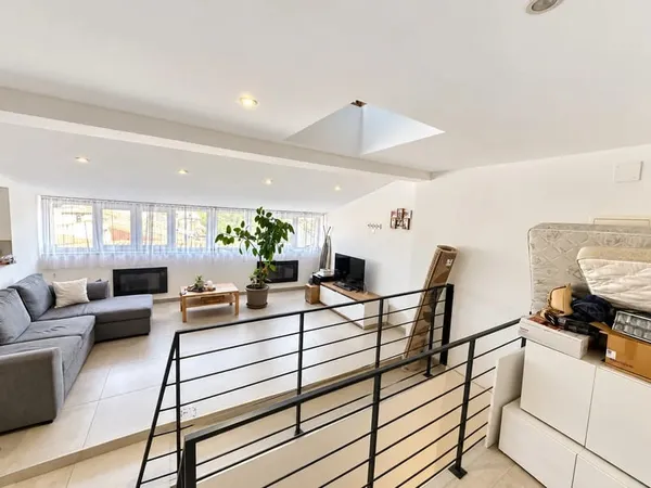 Poussan centre - Beau T3 65 m² - Dernier étage - Vue dégagée - Calme