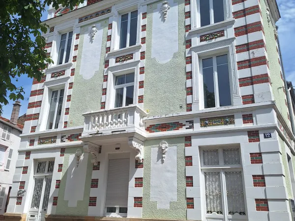 Immeuble de prestige de 106 m2 habitables proche thermes et