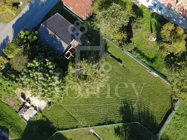 Terrain 586 m²