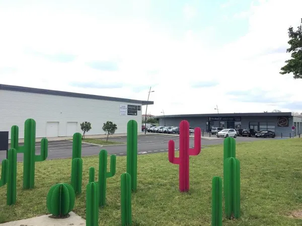 Nouvelle zone commerciale Valence sud. Axe passant proche de
